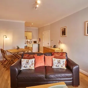 Host & - Seal Watch Apartment