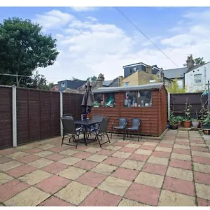 The Leyton Oasis Guest house London