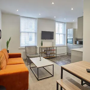 Host & - One, Hudsons Yard House Apartment